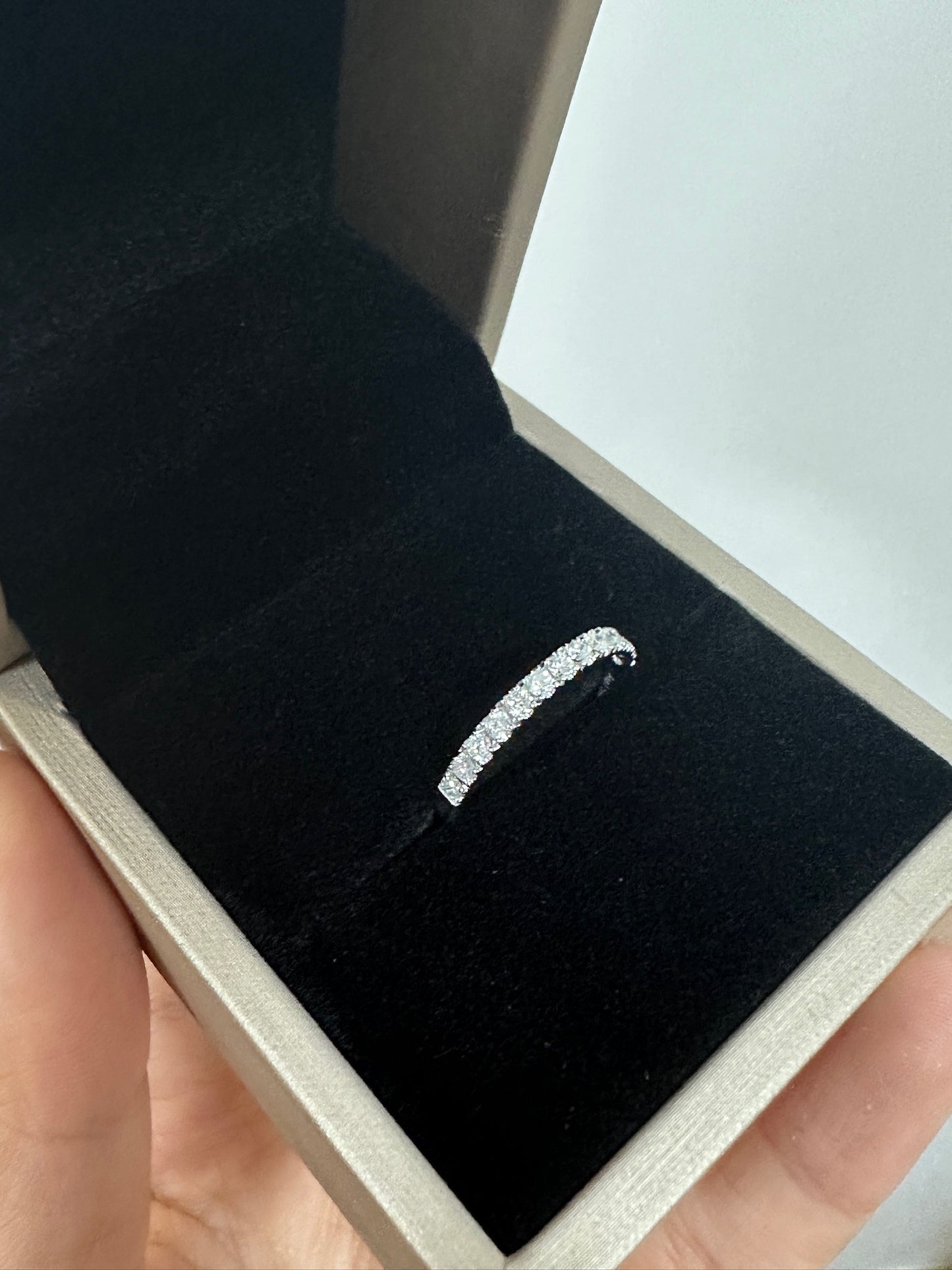 《GLITZY皇牌》天然鑽石線戒 Eternity Ring